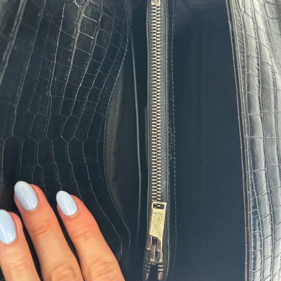 Medium YSL Crossbody Bag in Croc-Embossed Leather - Picture 4 of 6